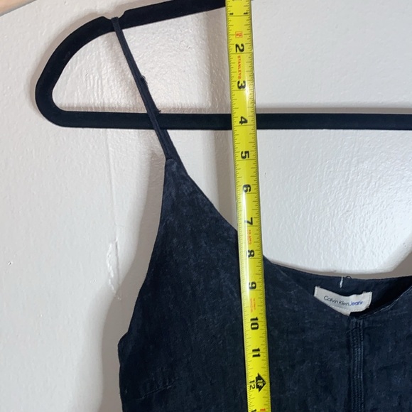 🎱Calvin Klein Jeans textured top with adjustable straps! - Picture 3 of 7